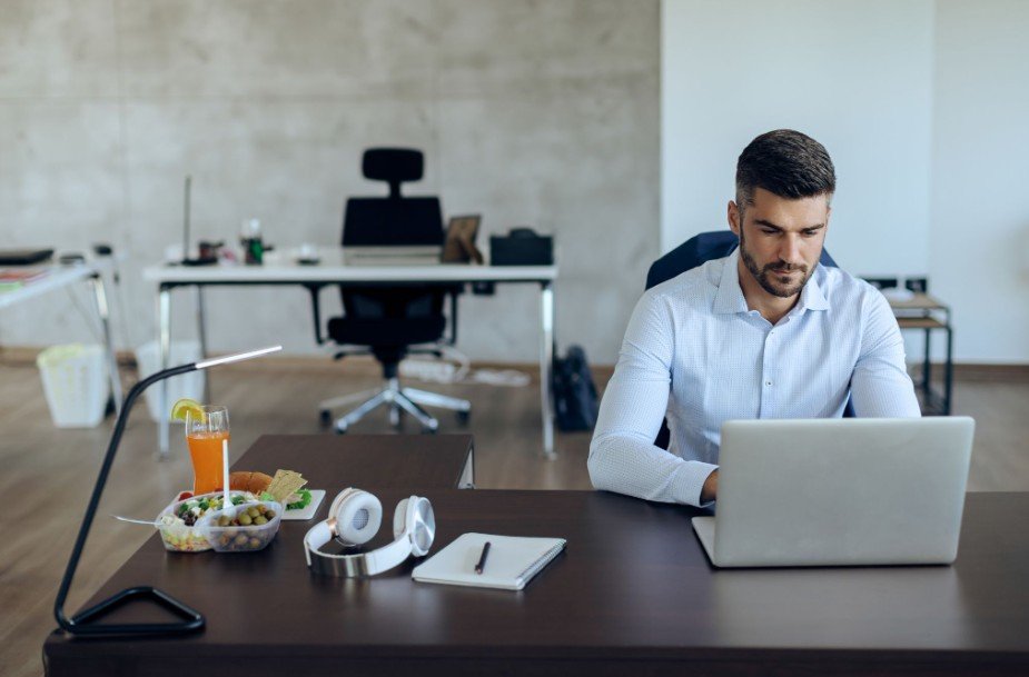 Use Desk Stretches to Reduce Stiffness